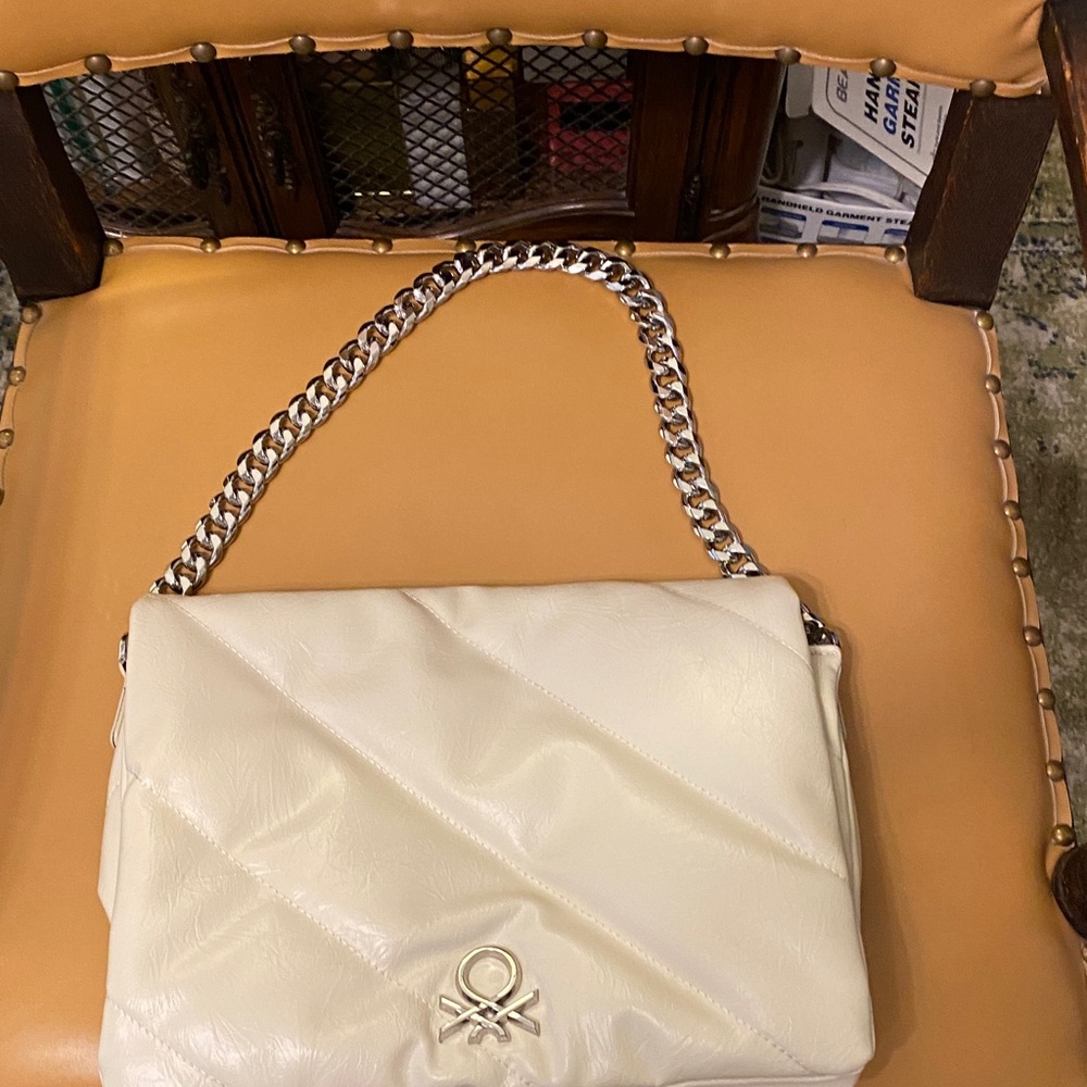 United Colors Of Benetton Cream Shoulder Bag with Silver Chain Strap